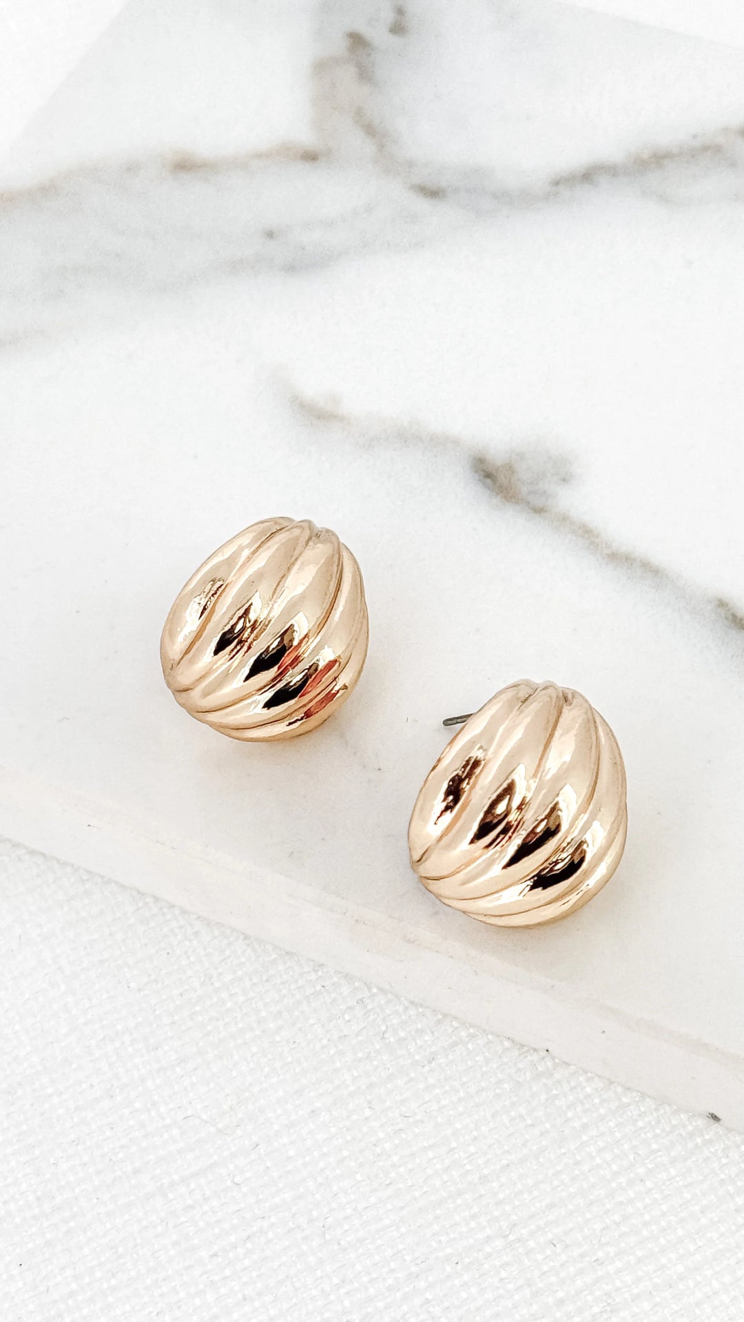 Gold Ribbed Teardrop Earrings