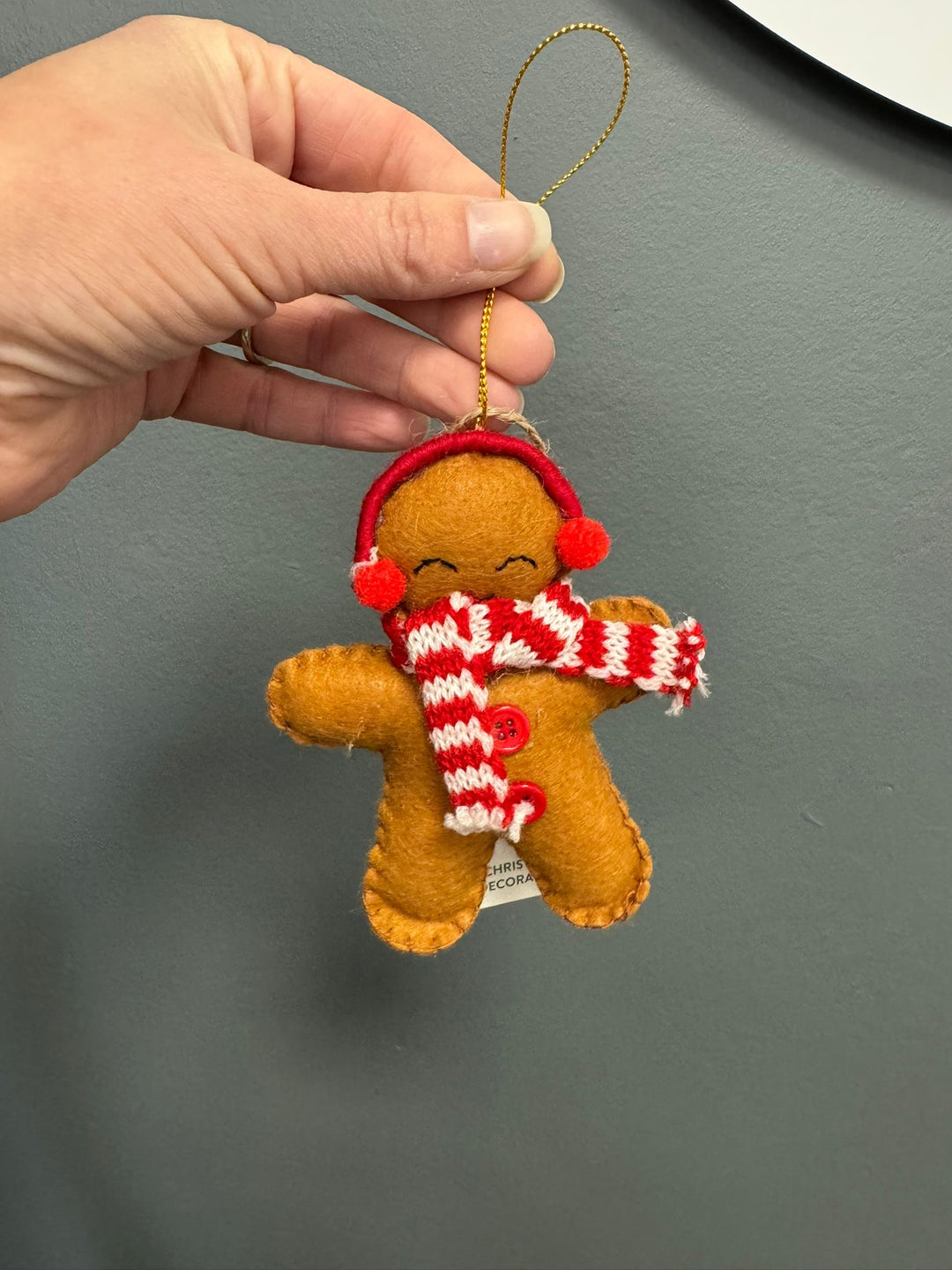 Gingerbread with Scarf Decoration
