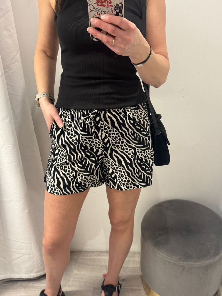 Joella Shorts - Black