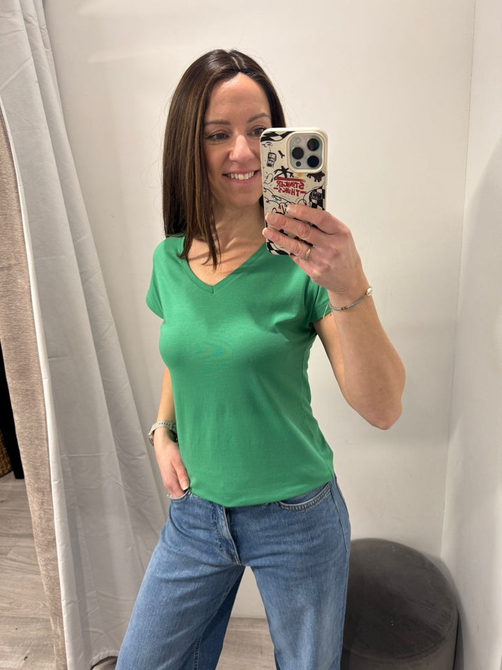 Pamila V Neck T-shirt - Leprechaun