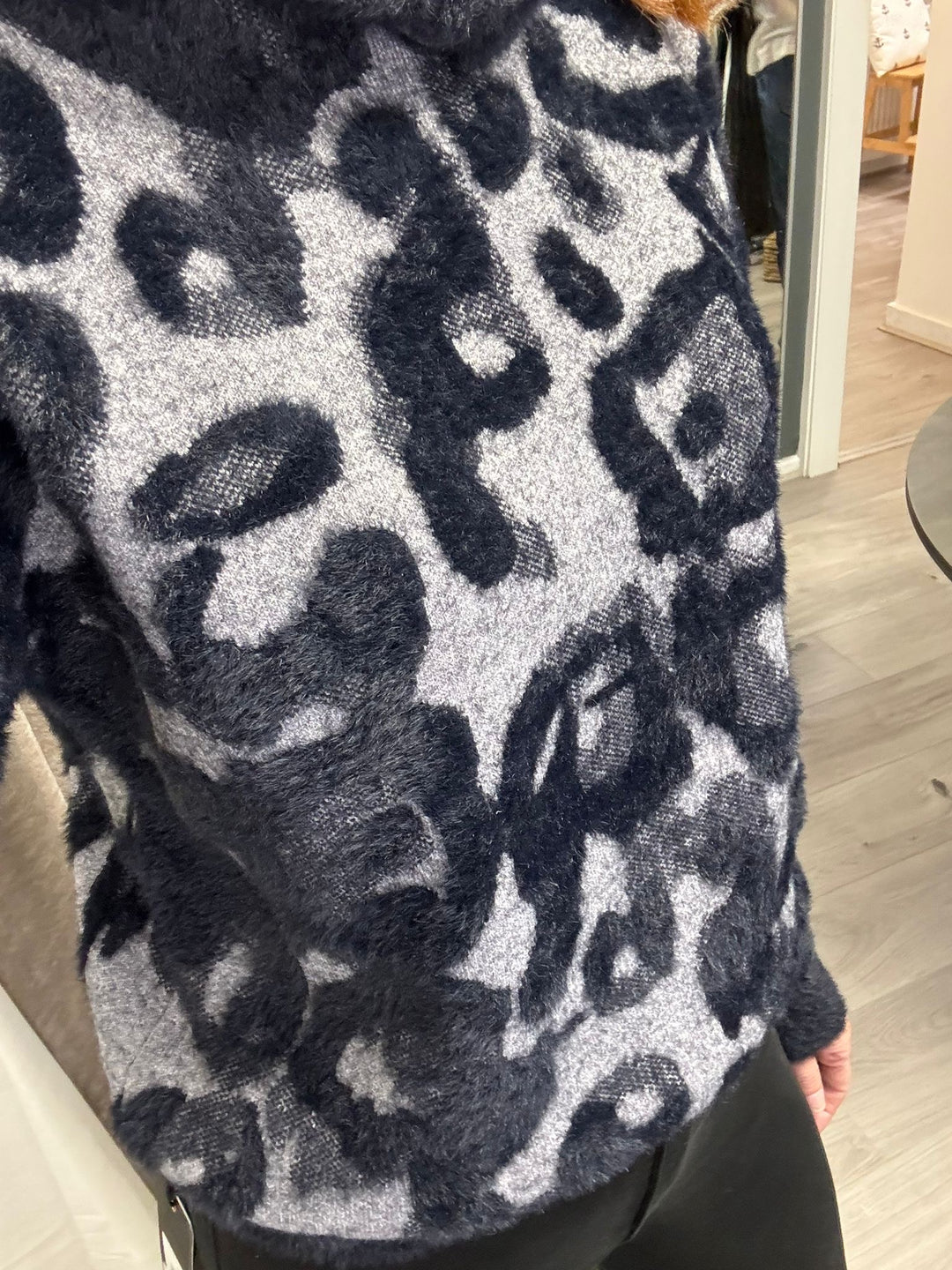 Naura Sweater - Grey Black Leopard