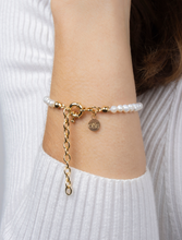 Load image into Gallery viewer, Joslyn Bracelet – Gold Plated/Freshwater Pearl
