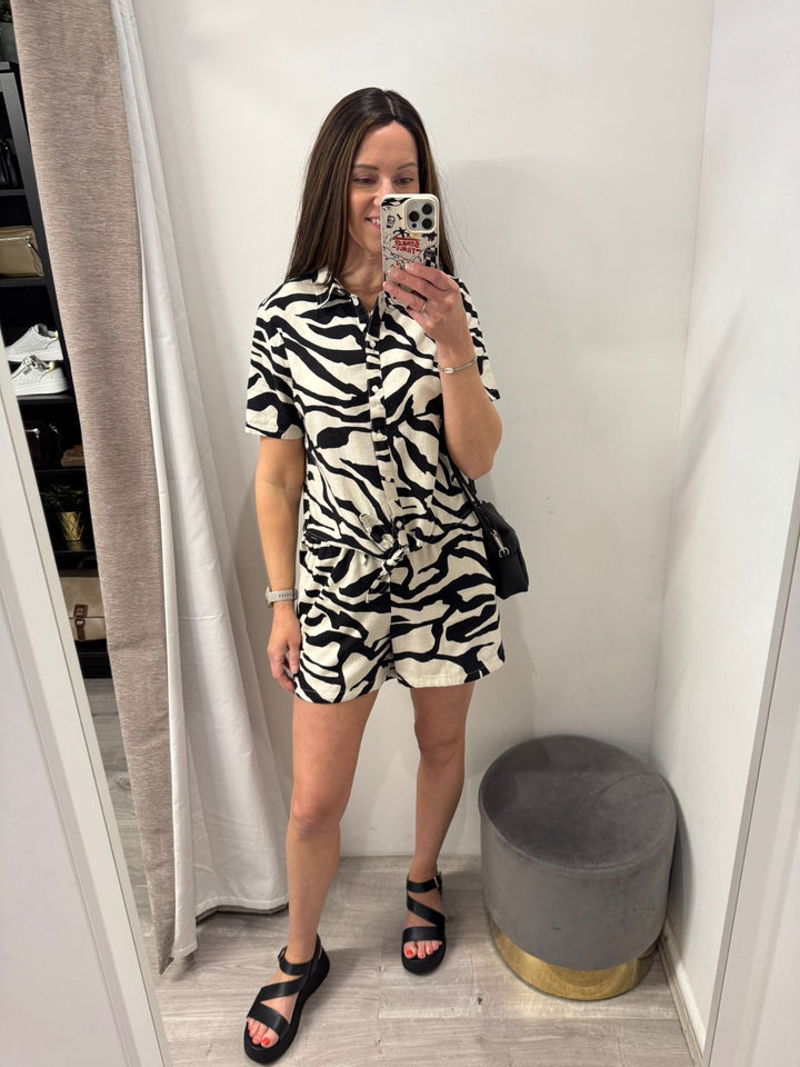 Linno Shorts - Graphic Animal