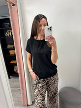 Load image into Gallery viewer, Joella Cropped Pants - Leopard

