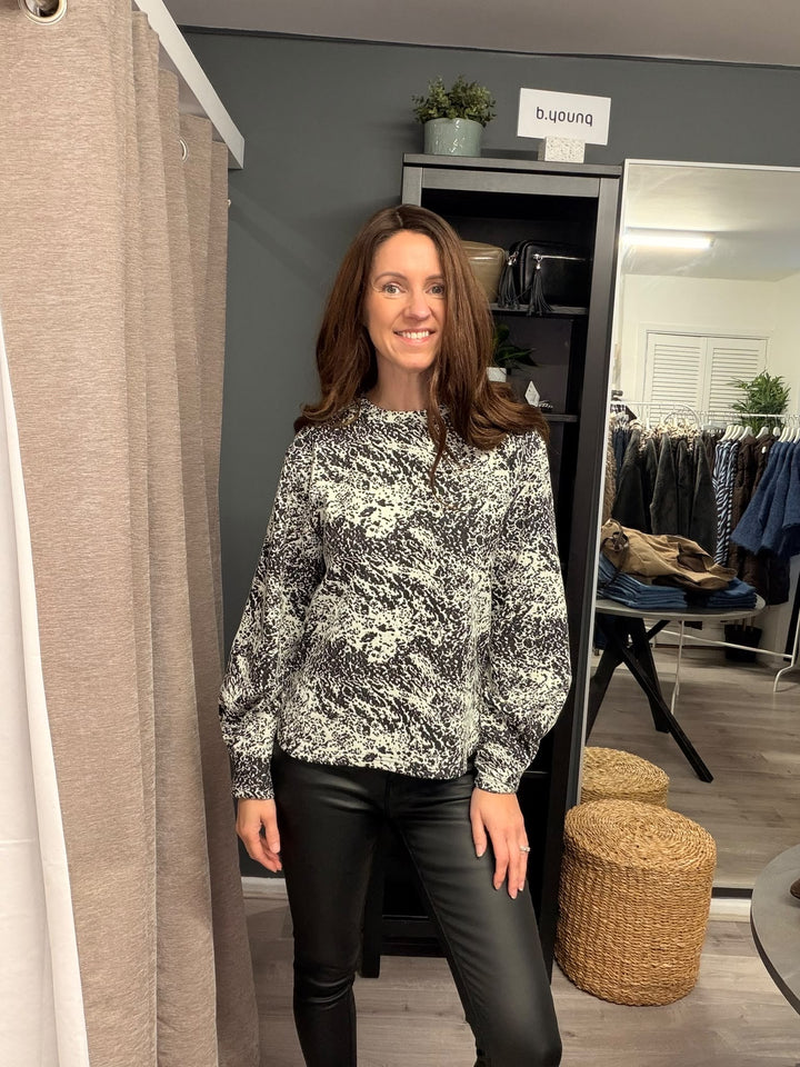 Oelly Sweatshirt