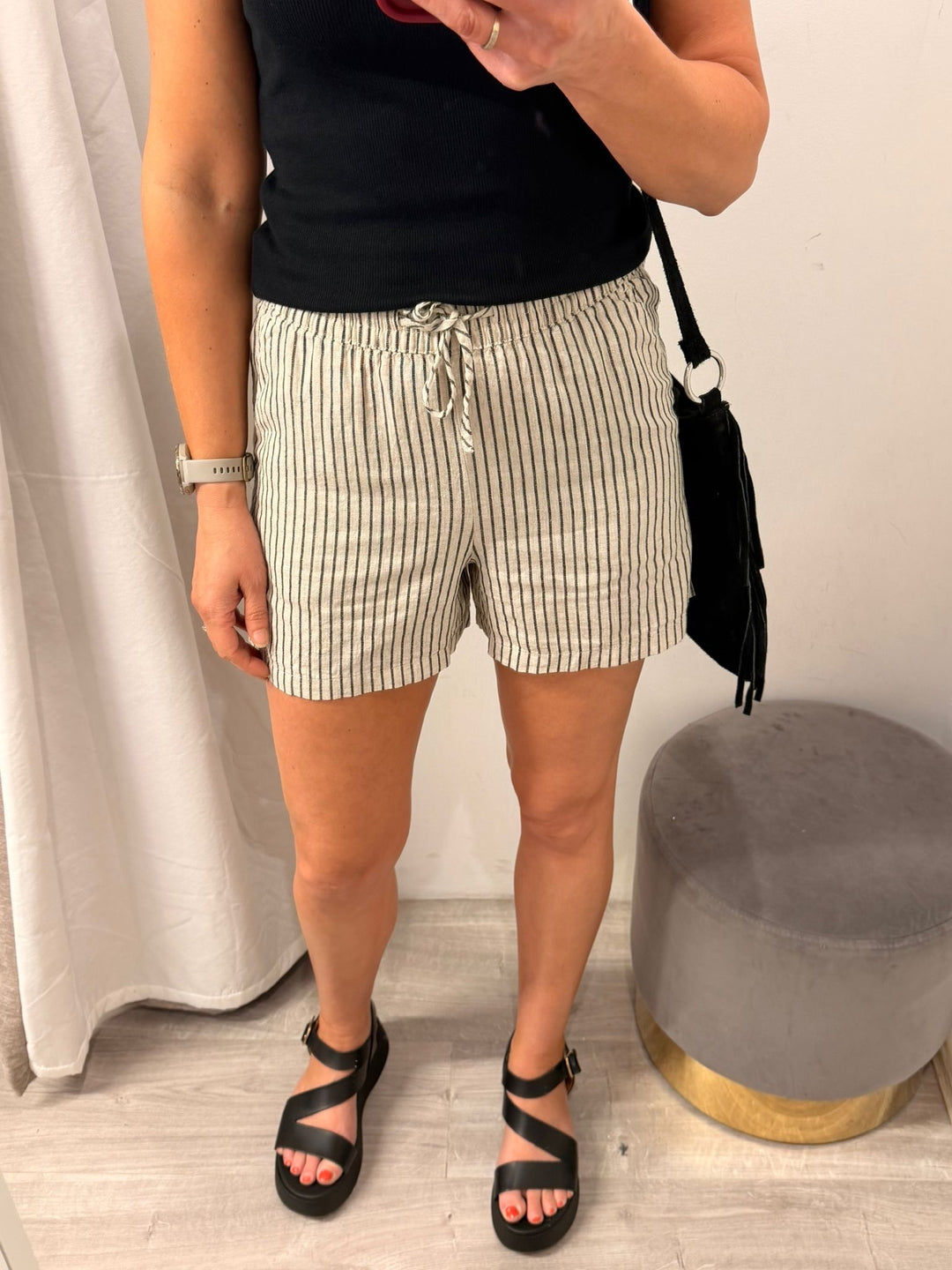 Falakka Shorts - Black Stripe