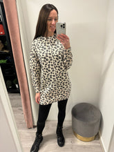 Load image into Gallery viewer, Leopard Print Longline Jumper
