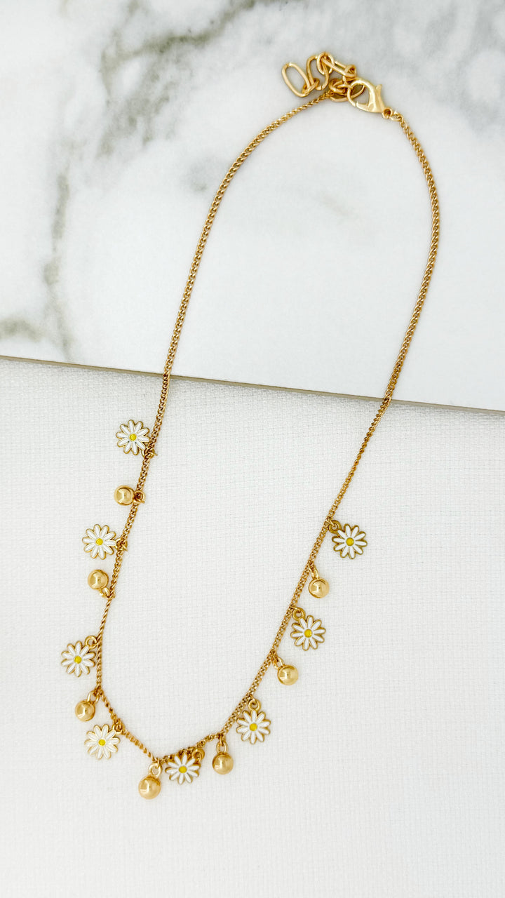 Gold Short Daisy Charm Necklace