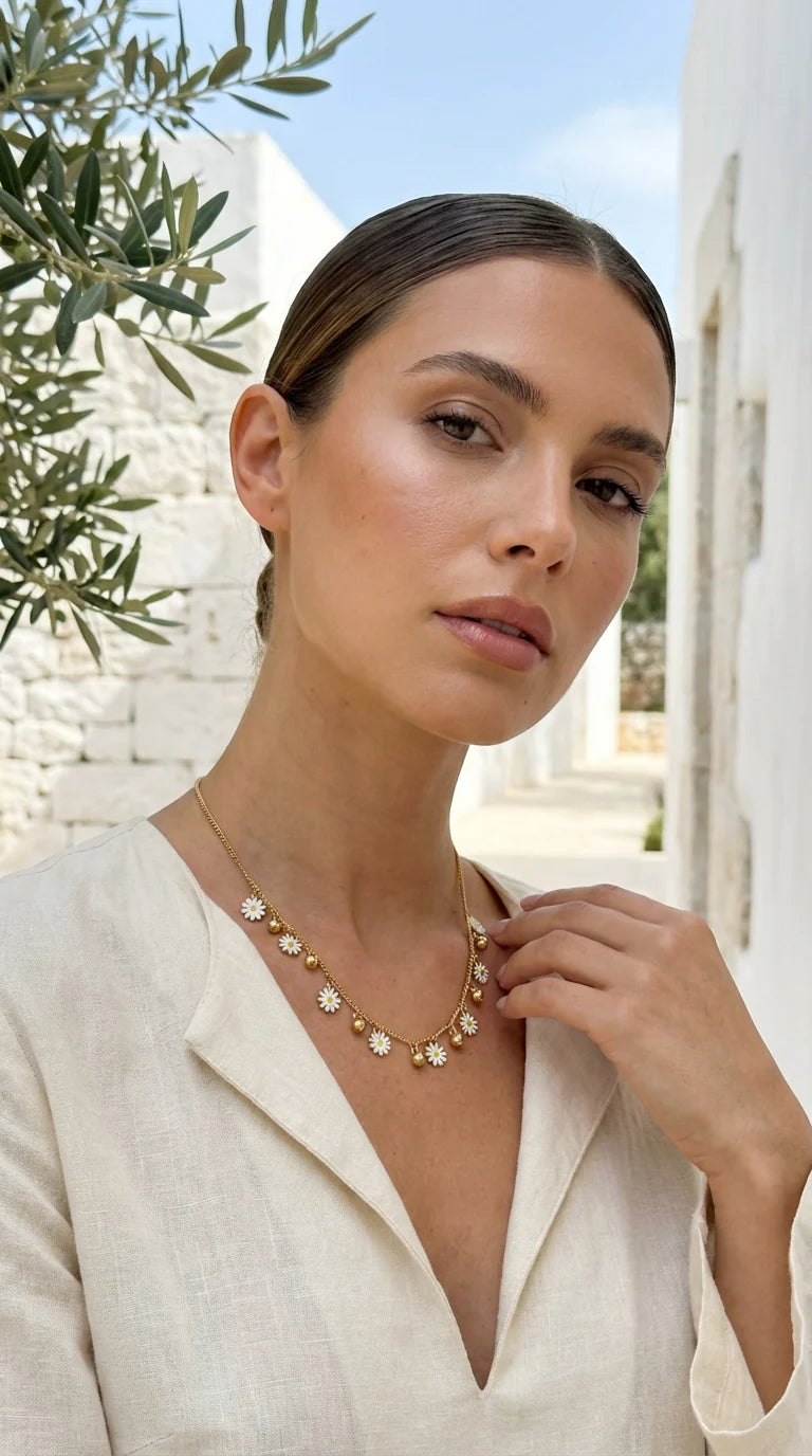 Gold Short Daisy Charm Necklace