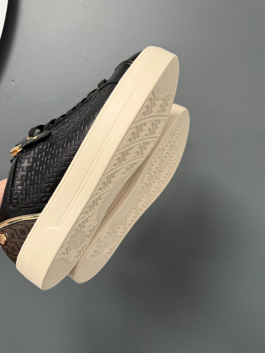 Xti Zip Detail Trainers - Black