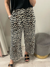 Load image into Gallery viewer, Joella Cropped Pants - Leopard Print
