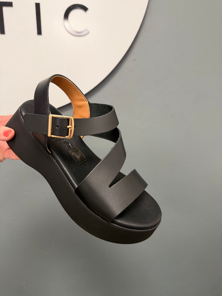 Hana Leather Wedges - Black