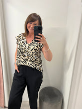 Load image into Gallery viewer, Marrakech SS Top - Leopard
