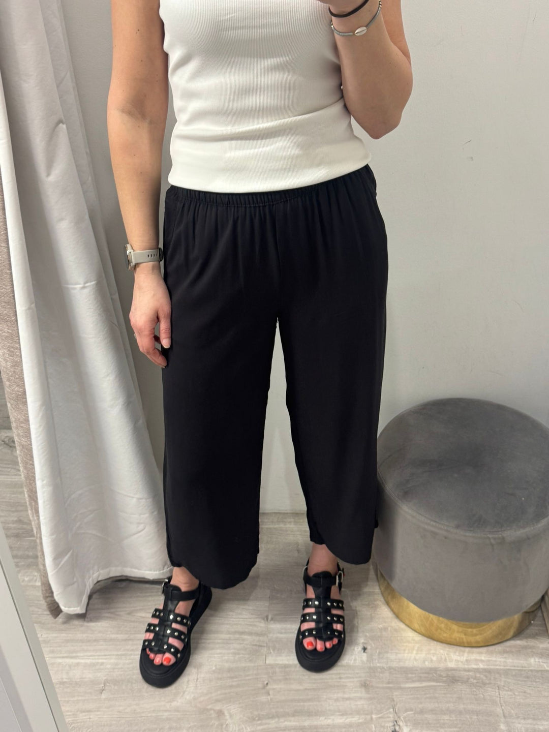 Joella Cropped Pants - Black