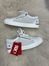 Load image into Gallery viewer, Xti Zip Detail Trainers - Silver
