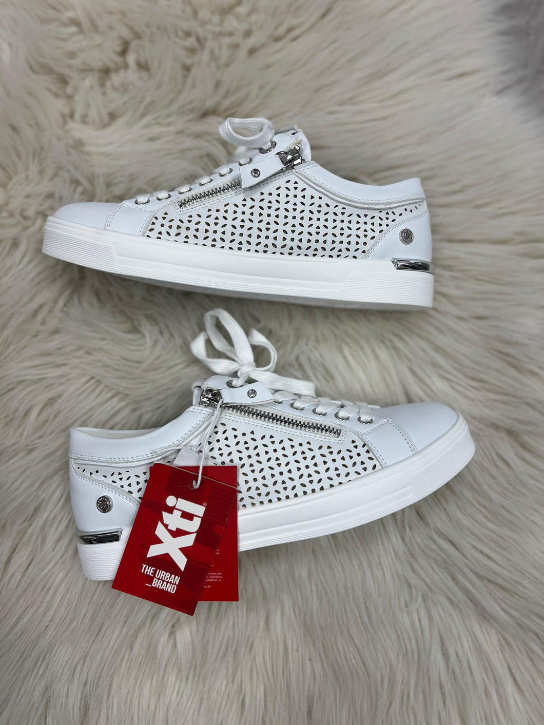 Xti Zip Detail Trainers - Silver
