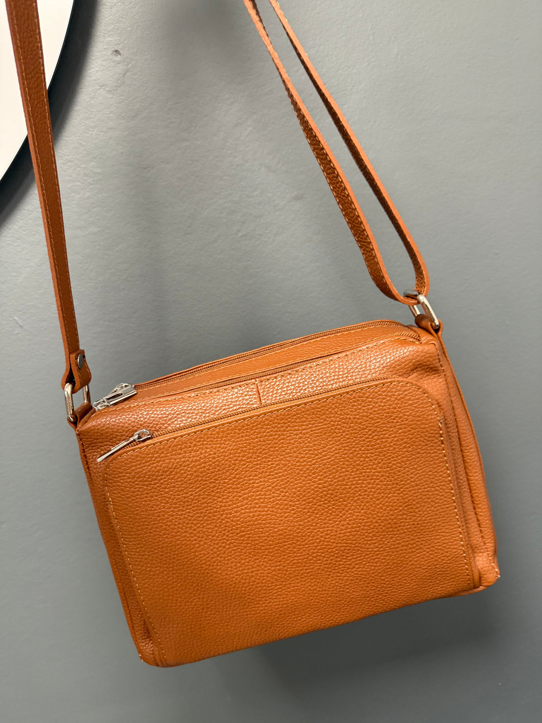 Anya Leather Bag - Tan