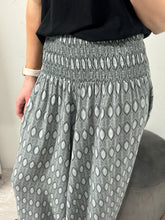 Load image into Gallery viewer, Boho Cropped Palazzo Pants - Grey
