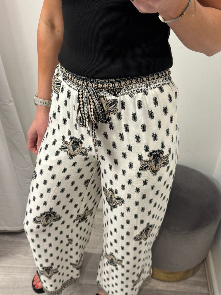 Ikaia Loose Pants