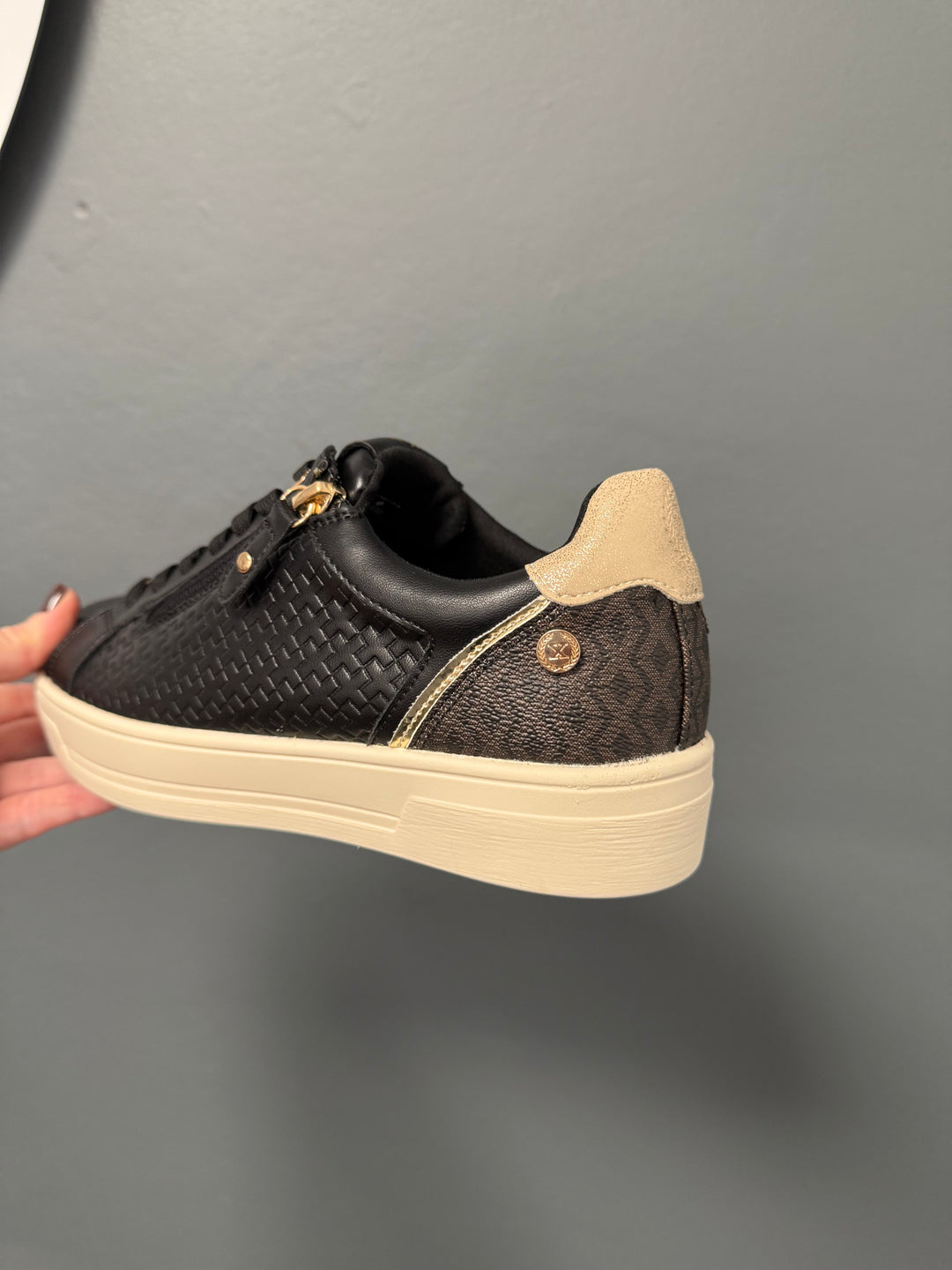Xti Zip Detail Trainers - Black