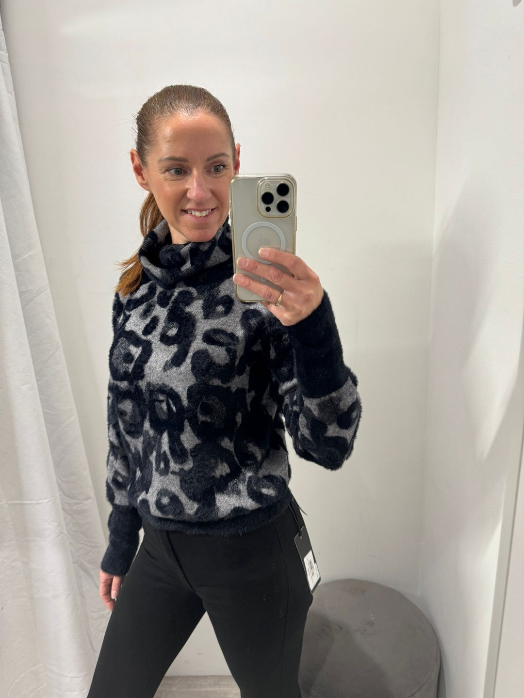 Naura Sweater - Grey Black Leopard