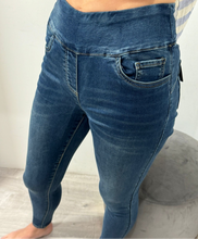 Load image into Gallery viewer, Tocada Skinny Jeans - Dark Wash
