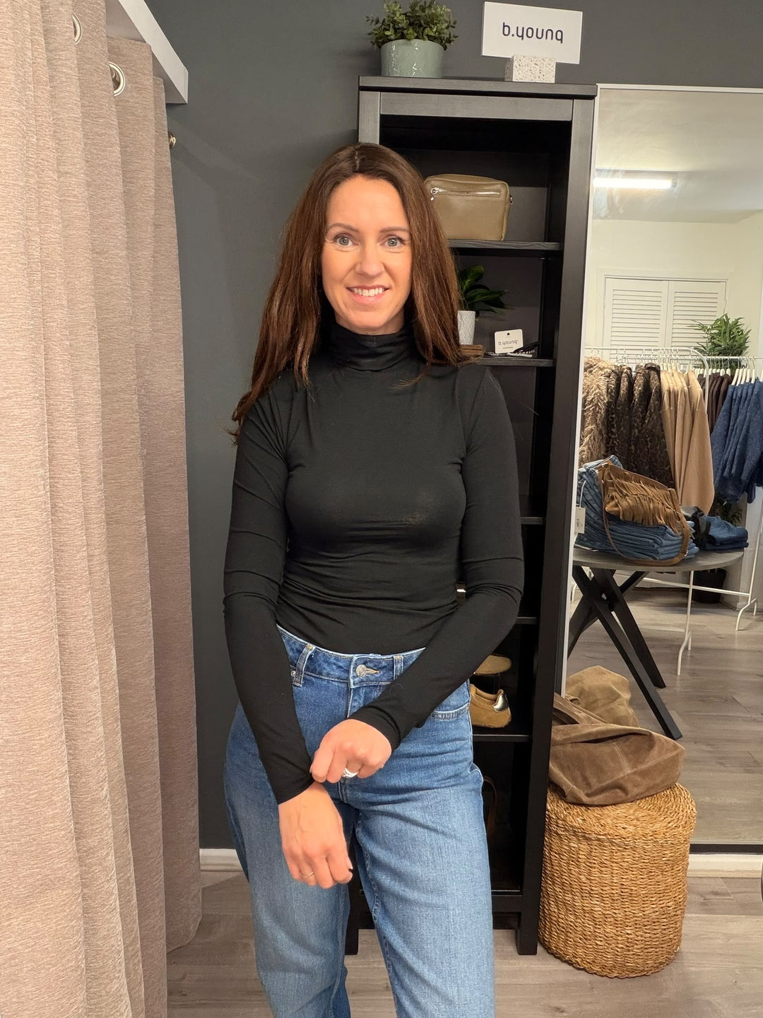 Pamila Roll Neck - Black