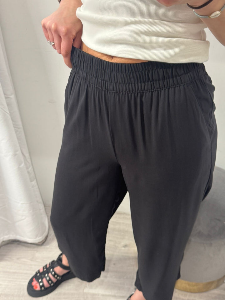 Joella Cropped Pants - Black