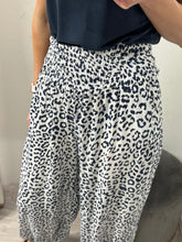 Load image into Gallery viewer, Jasmine Harem Leopard Pants - White
