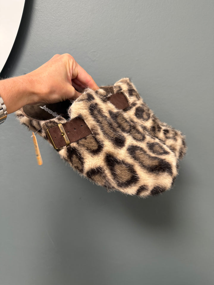 Berevere Slippers - Leopard Buckle