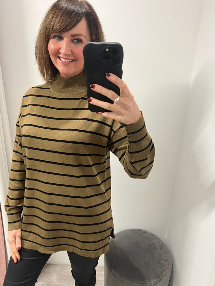 Morla Loose Turtle Neck - Last Size 10