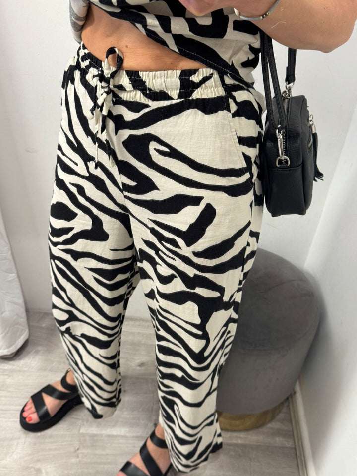 Linno Cropped Pants - Graphic Animal