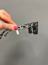 Load image into Gallery viewer, Iliona Sunglasses - Ultimate Grey
