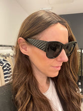 Load image into Gallery viewer, Wiva Sunglasses
