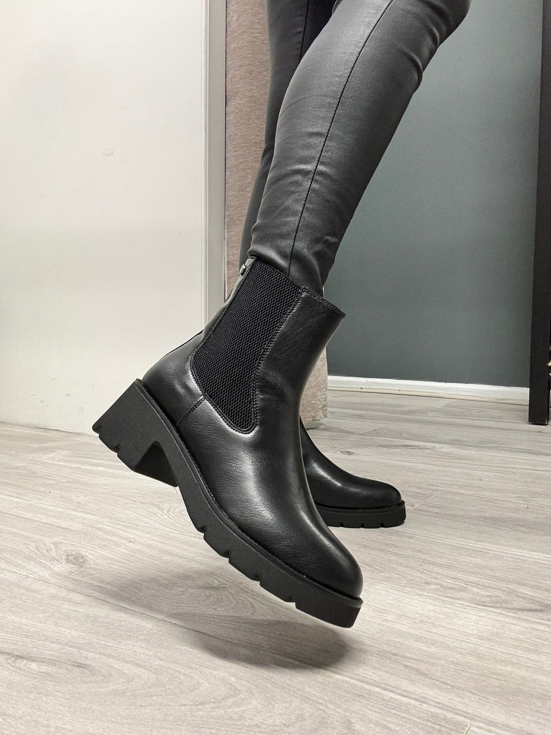 Xti Chelsea Boots