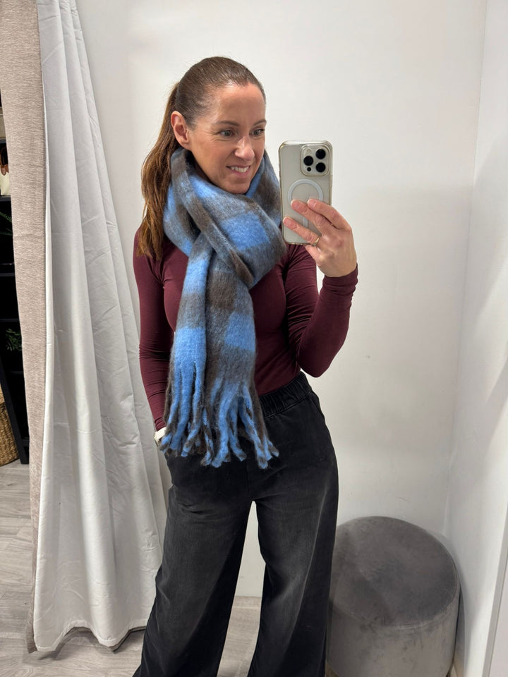 Manuella Scarf