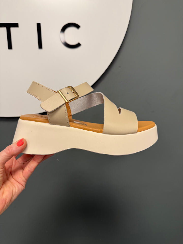 Hana Leather Wedges - Off White