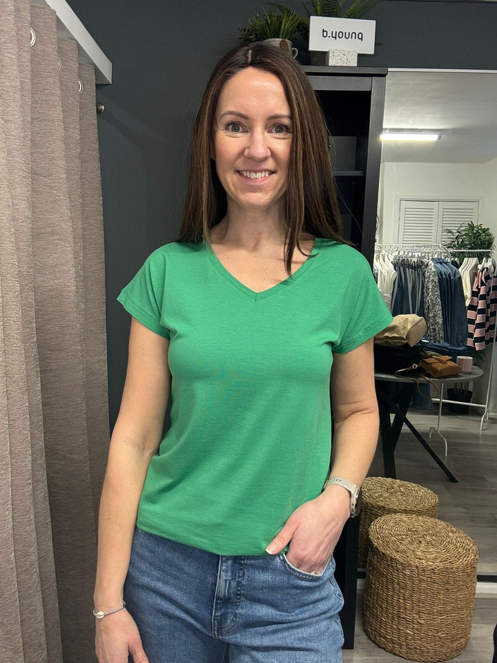 Pamila V Neck T-shirt - Leprechaun