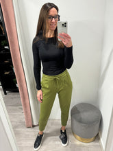 Load image into Gallery viewer, Kate Cropped Pants - Mayfly
