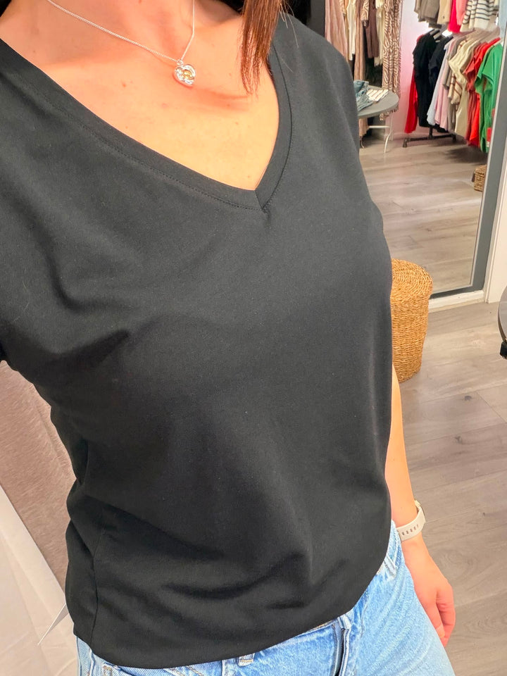 Pamila V Neck T-shirt - Black
