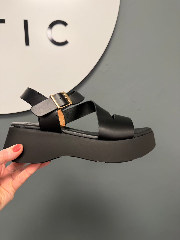 Hana Leather Wedges - Black