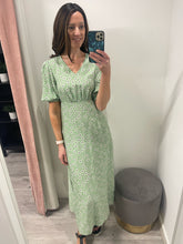 Load image into Gallery viewer, Ibano Dress - Green Flower
