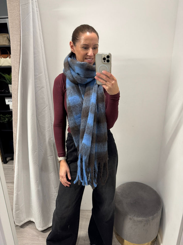 Manuella Scarf