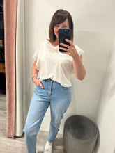 Load image into Gallery viewer, Loetta Mom Jeans
