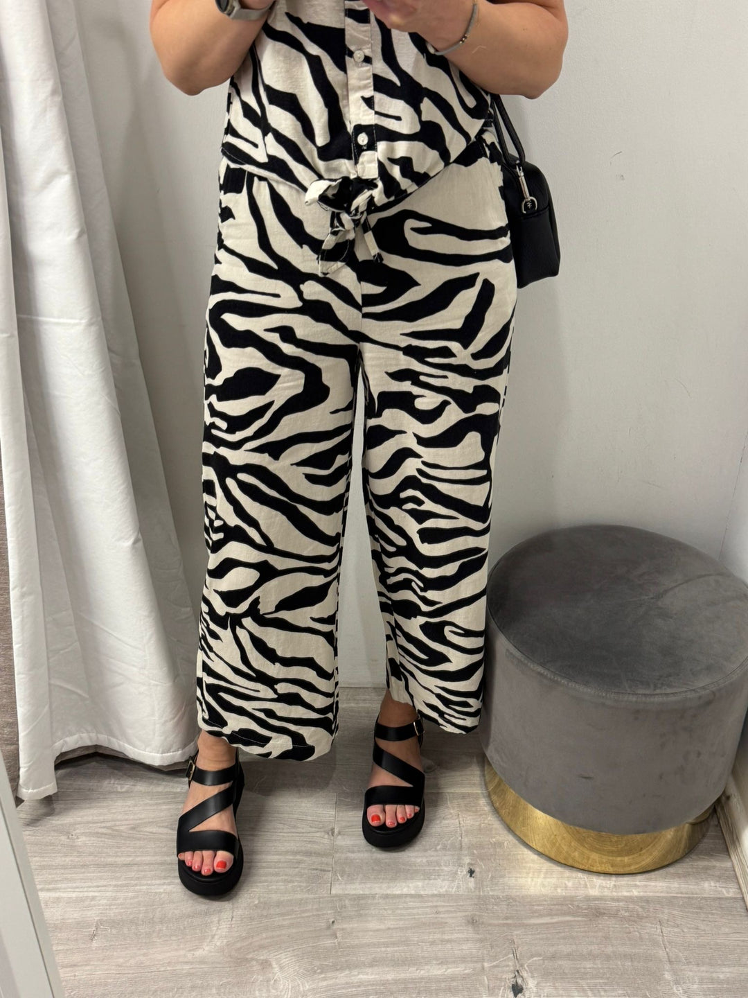 Linno Cropped Pants - Graphic Animal