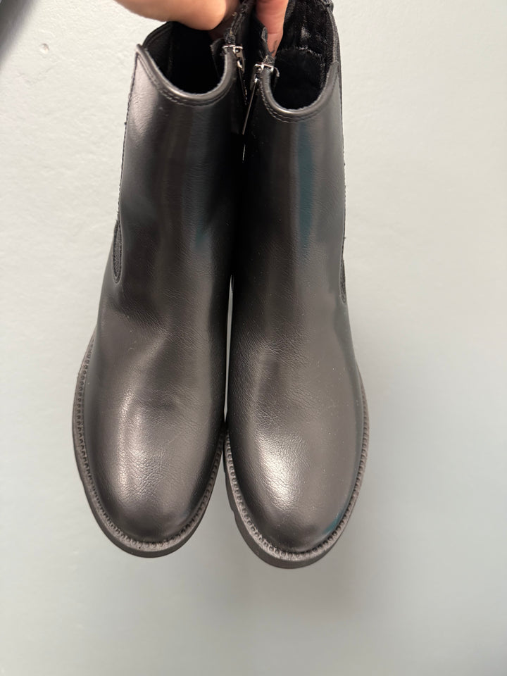 Xti Chelsea Boots