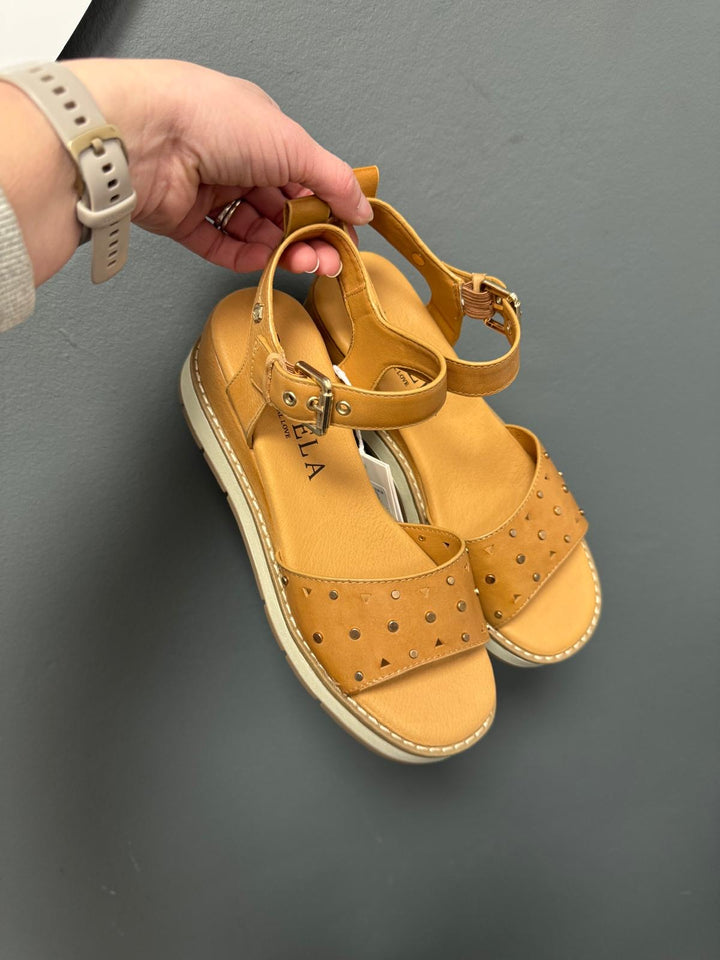 Carmela Sara Leather Wedges