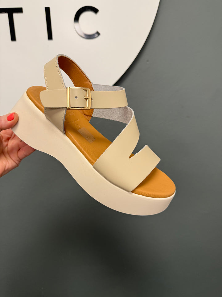 Hana Leather Wedges - Off White