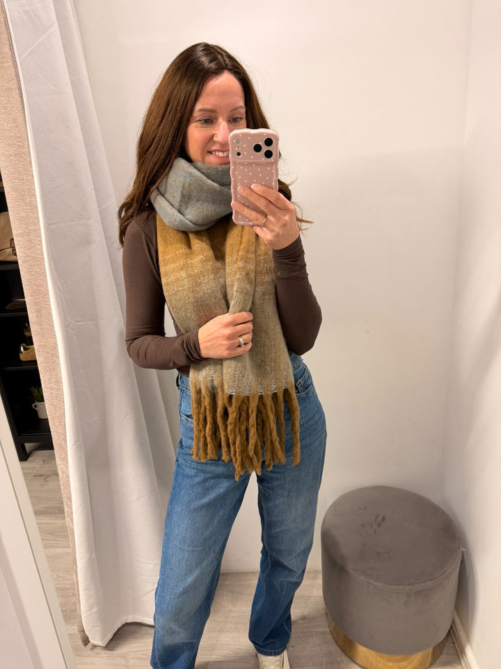 Uma Scarf