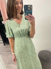 Load image into Gallery viewer, Ibano Dress - Green Flower
